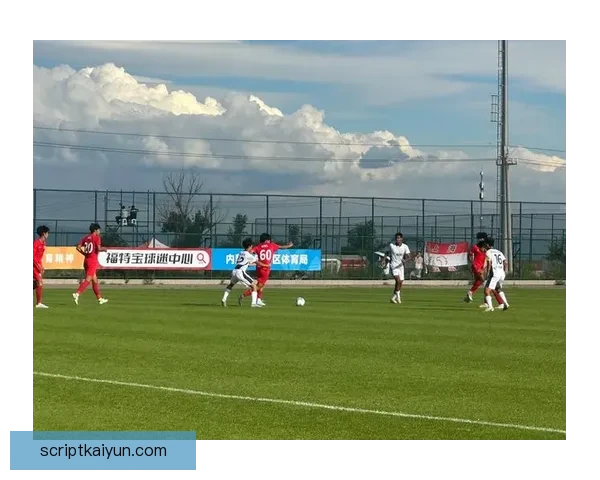 阿什拉夫马基尼奥斯搭档表现稳健，成为球队防线的重要一环